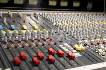 sound mixer console
