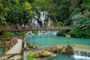 Fototapeta na wymiar Turquoise water of Kuang Si waterfall, Luang Prabang, Laos. Tropical rainforest. The beauty of nature.