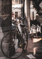 Fototapeta na wymiar Parked bicycle in Pisa