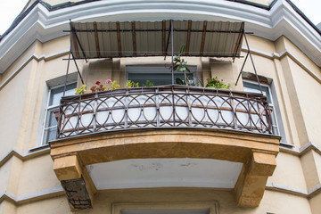 Obraz premium Balcony on the corner of an old house