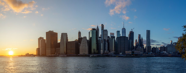 Fototapeta premium Nowy Jork, Manhattan skyline z parku Brooklyn Bridge