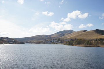 Fototapeta na wymiar 白樺湖と山