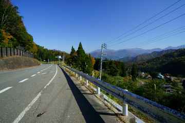 国道17号線、芝原トンネル周辺の晩秋の風景
