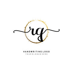 Obraz premium Initials letter RQ vector handwriting logo template. with a circle brush and splash of gold paint