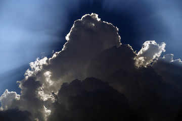 後光ー雲と天使のはしご