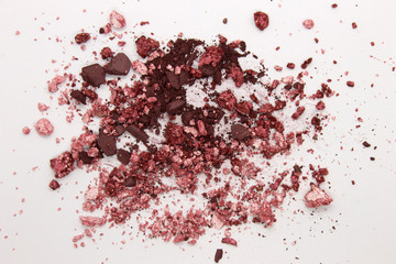 Obraz na płótnie Canvas This is a photograph of Metallic Pink and Burgundy Eyeshadow and Dark Matte Purple Eyeshadow isolated on a White background