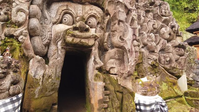 Ubud, Bali, Indonesia, Elephant Cave, handheld, outside - inside 4K, 59,94 frs per sec