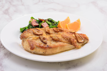 チキンのガーリックソテー