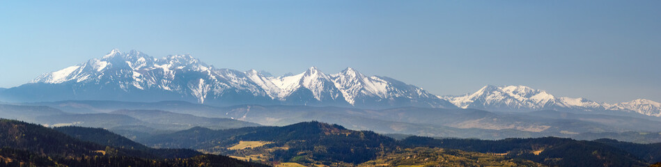 Fototapeta na wymiar Tatra Mountains Panorama in April from Pieniny.