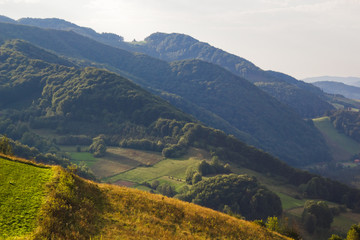 Obraz premium Radziejowej Range in Beskid Sądecki Mountains. View from near village Wola Krogulecka towards Rytro Castle.