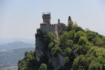 Fototapeta na wymiar castle on the cliff