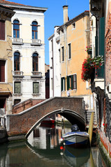 Fototapeta na wymiar Venice, a quiet canal in the interior of the historic city.