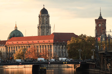 Alt-Berlin; Spreeblick mit Jannowitzbrücke und Rolandufer