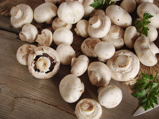 champignons on a wooden table