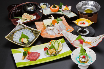 会席　和　料理 刺身　鮪　鯛　姿　造り　調理　煮付　懐石　盛り付け　和食　日本　雅　和紙　新鮮　鮮魚　お刺身　寿司　デザート　ステーキ　肉　河豚　鍋　てっちり　てっさ