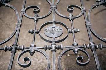 metal gate,construction of metal gate,putting a patina on the metal gate