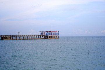 Pier that extends to the sea