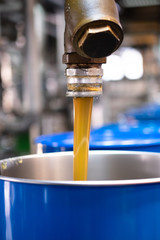 Lubrication grease (Lithium normal NLGI 3), yellow appearance filling into drum