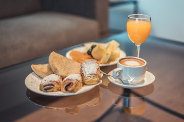 HOTEL CAFE BREAKFAST