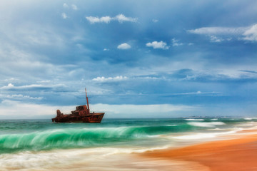Naklejka premium Sea Sygna Shipwreck beach blur