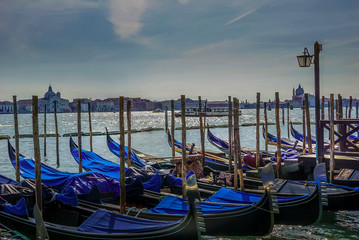 Laisse les Gondoles à Venise