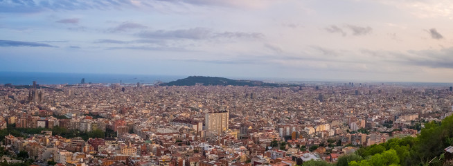Fototapeta premium AUGUST 29 2018, BARCELONA, SPAIN: View of Barcelona city and costline in spring from the Bunkers in Carmel neighborhood.