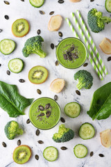 Green detox smoothie with ginger