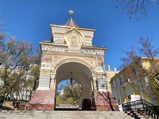 Obraz premium Russia. Nikolaevskaya arch in Vladivostok in the fall
