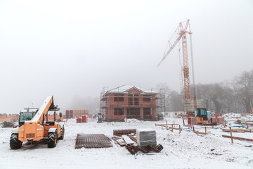 eine Baustelle muss wegen Wintereinbruch beschlossen werden