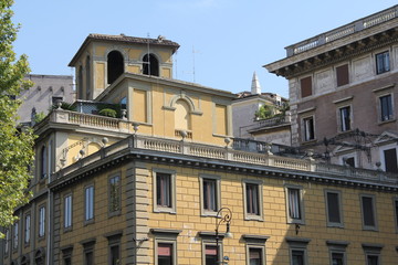 Fototapeta na wymiar View of the street of Rome in the summer