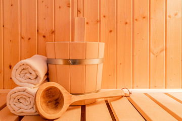 Saunazubehör in einer kleinen privaten Sauna