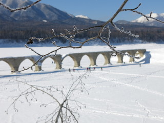 霧氷と幻の橋タウシュベツ川橋梁（北海道上士幌町）
