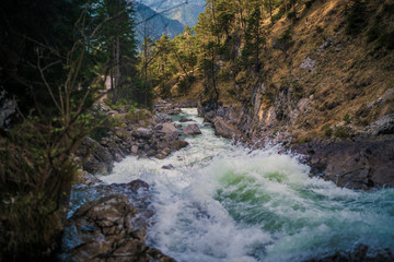 reißender fluss