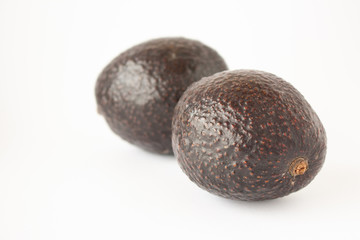 2つのアボカド（白背景）