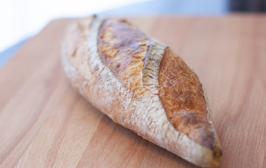 カットボードの上のスランスパン