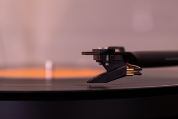 Pickup needle of a turntable on a vinyl LP  © Daniel Beckemeier