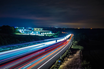 Autobahn bei Nacht