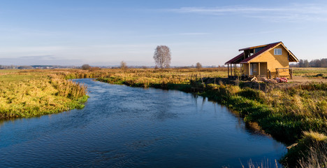 Fototapeta na wymiar Dolina rzeki Supraśl, jesienny dzień nad rzeką Supraśl, Podlasie, Polska