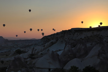 Mongolfiere all'alba in Cappadocia