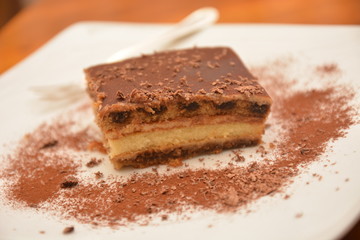tiramisu dolce tipico italiano con cacao