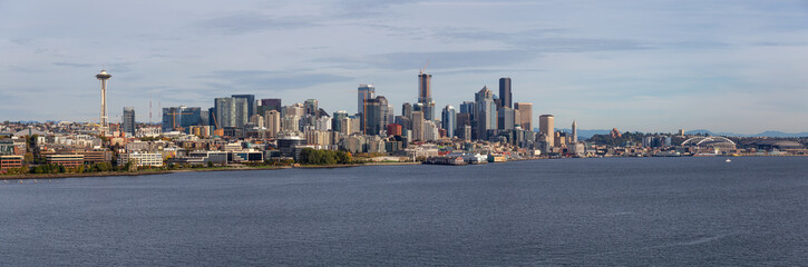 Obraz premium Downtown Seattle, Washington, United States of America. Aerial Panoramic View of the Modern City on the Pacific Ocean Coast during a sunny and cloudy Autumn Day.
