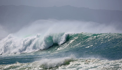 Wave and mountains, Oahu, Hawaii