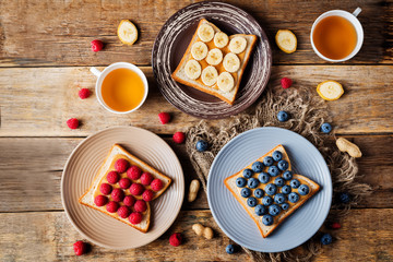 Peanut butter sandwiches with fruits