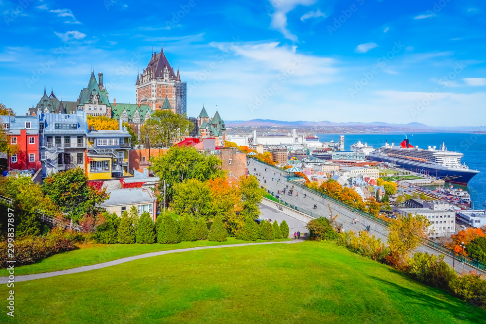 Wall mural skyline view of old quebec city with iconic chateau frontenac and dufferin terrace against st. lawre