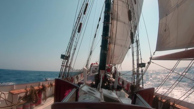 Vista desde la cubierta de velero