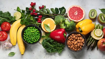 Foods high in vitamin C - obrazy, fototapety, plakaty