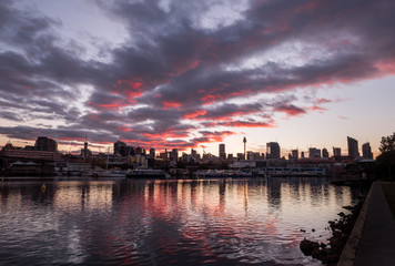 Fototapeta premium pink and grey sunrise clouds and cityscape