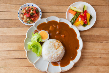 カレーライスと副菜