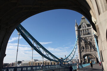 Fototapeta na wymiar Sotto il Tower Bridge