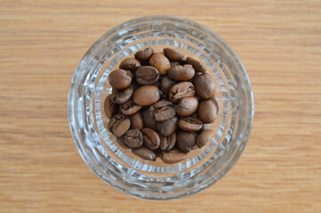 Nahaufnahme von Kaffeebohnen in einem Glas